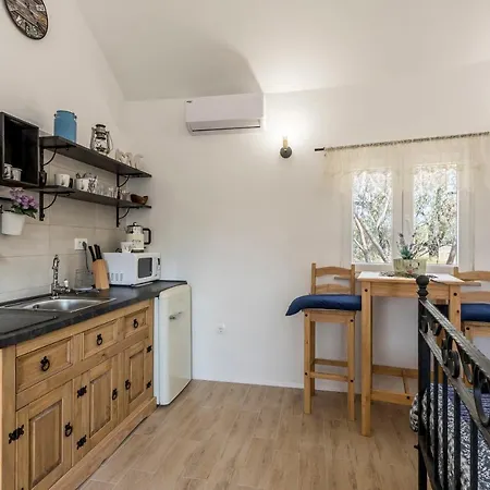 House Magical Island Mirca (Brac)