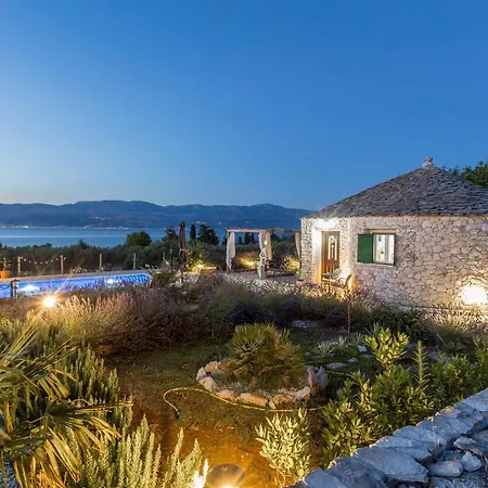 House Magical Island