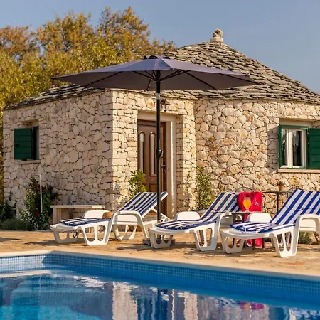 House Magical Island * Mirca (Brac)