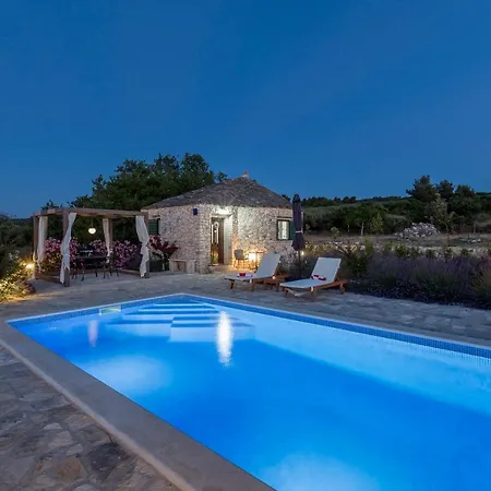 House Magical Island