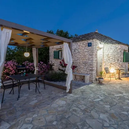 Dom wakacyjny House Magical Island Mirce