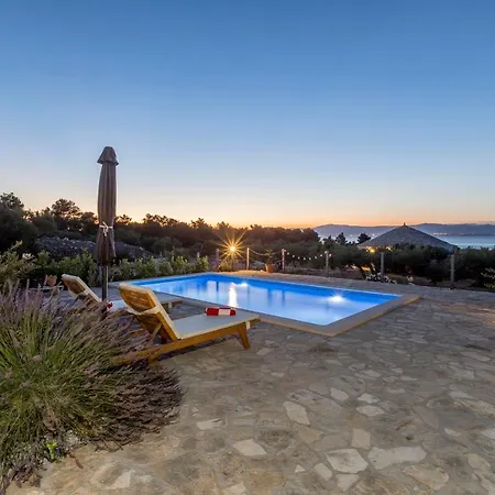 House Magical Island * Mirca (Brac)